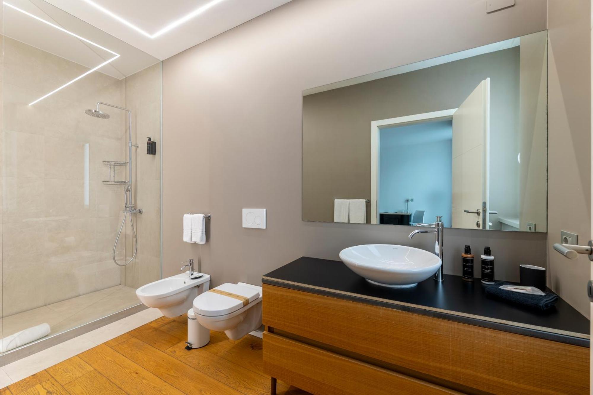 La - Luxury 2*